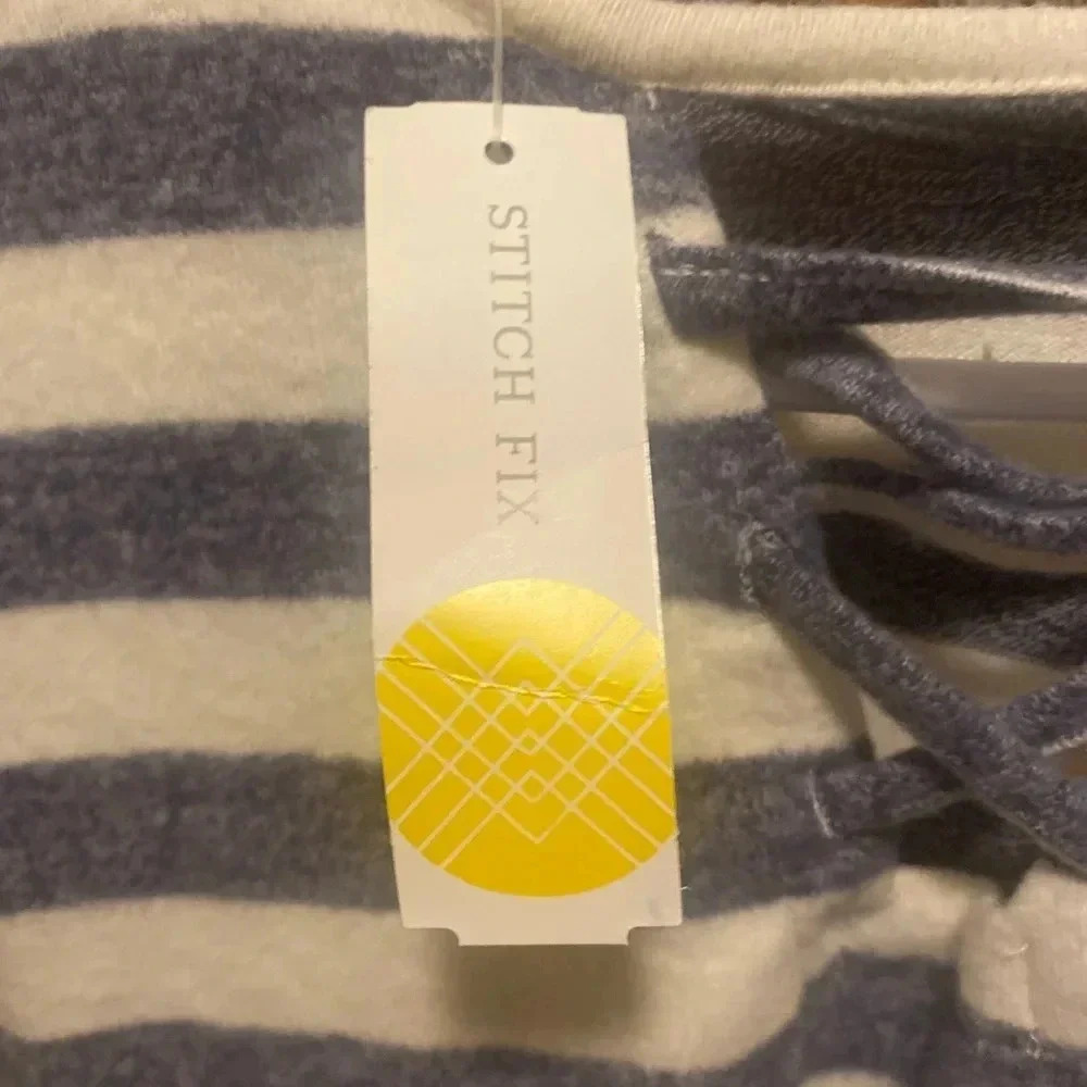 Stitch Fix Girls NWT NIne One NIght Nancy Lace-Up Back Top Navy M - Picture 3 of 9